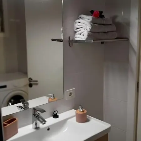 Estudio Con Piscina Y Aire Acondicionado En El Centro Del