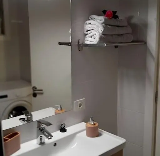 Estudio Con Piscina Y Aire Acondicionado En El Centro Del